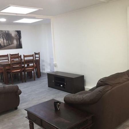Sama'S Stylish Apartment Room 1 Манчестер Экстерьер фото