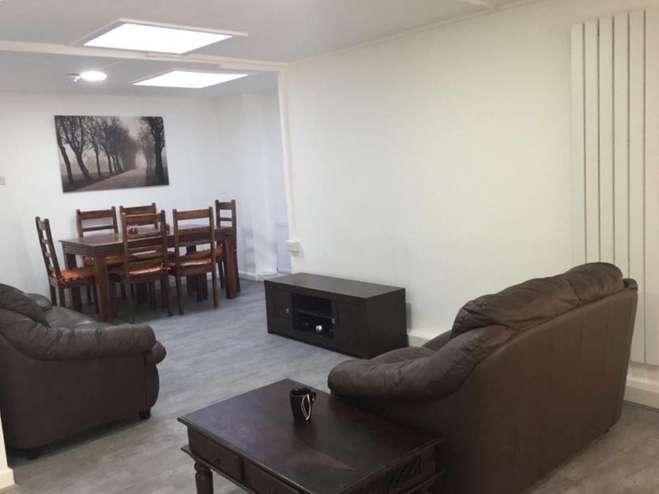 Sama'S Stylish Apartment Room 1 Манчестер Экстерьер фото